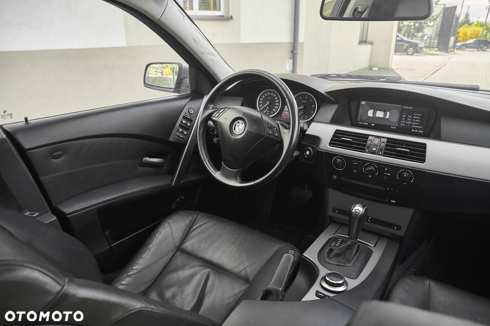 BMW Seria 5 525i - 29