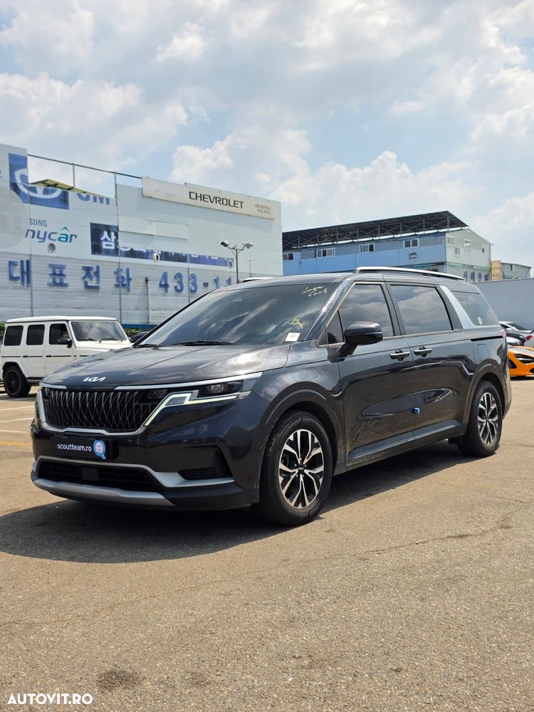 Kia Carnival - 2