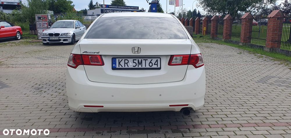 Honda Accord 2.0 Executive - 11
