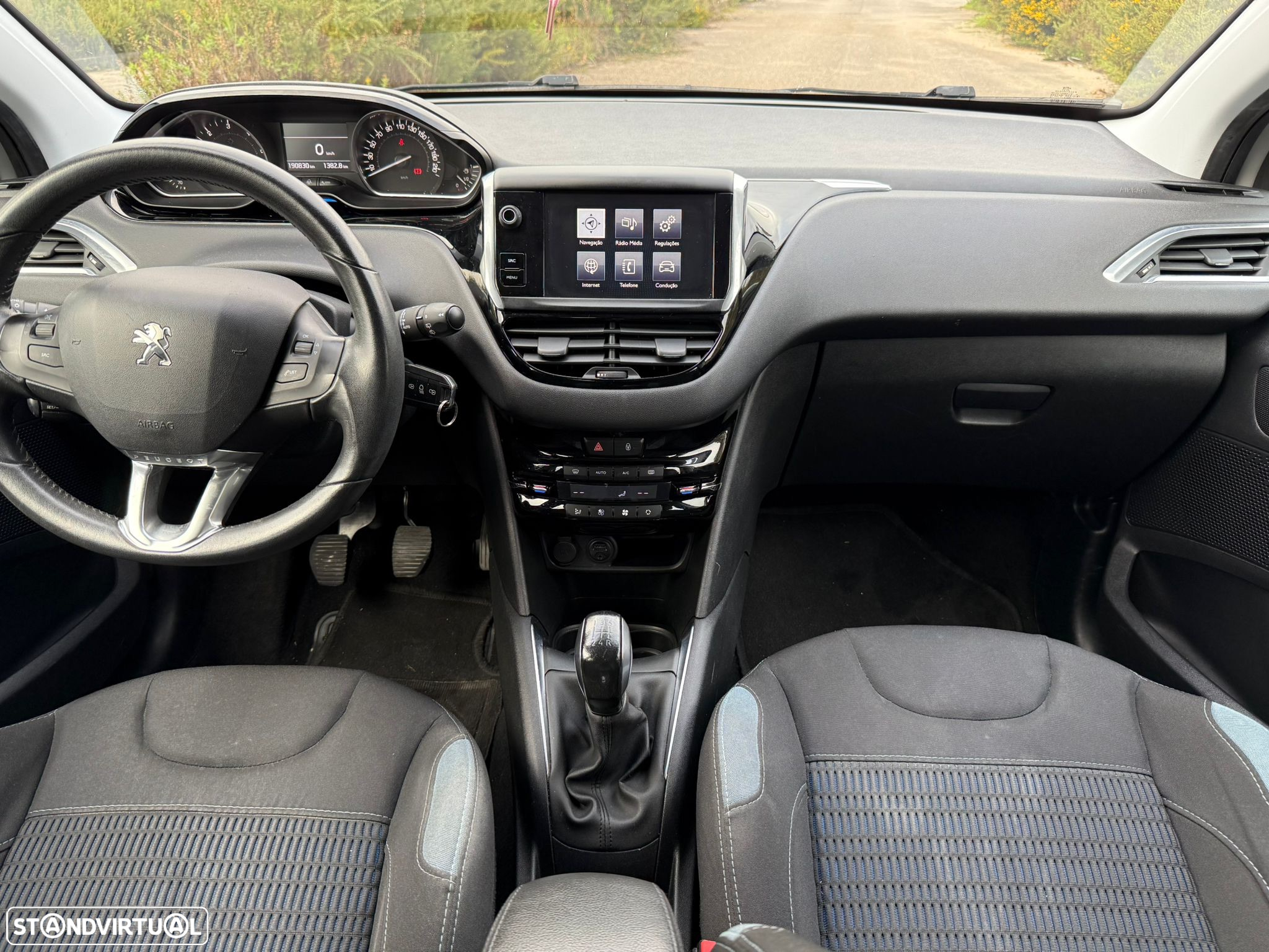 Peugeot 208 1.6 BlueHDi Style - 12