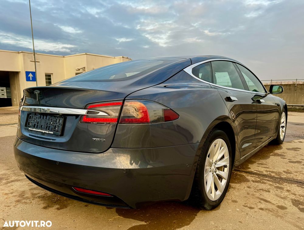 Tesla Model S - 7
