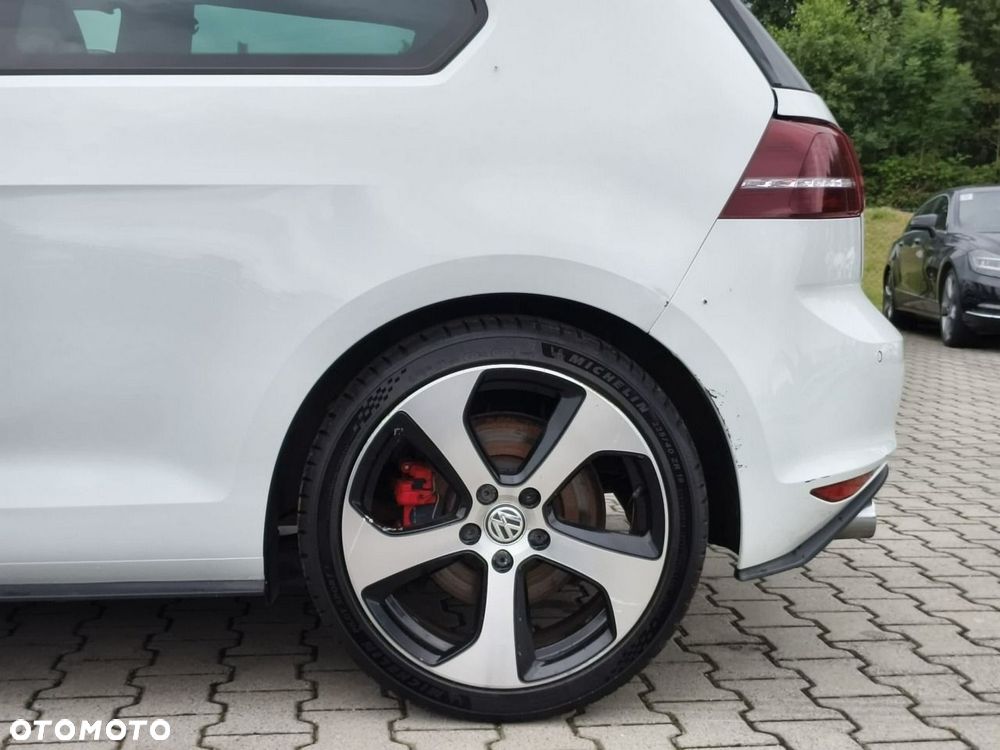 Volkswagen Golf - 27