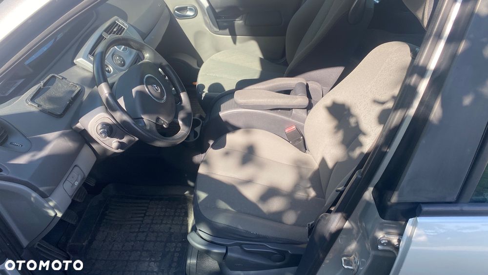 Renault Scenic 1.6 16V Family - 7