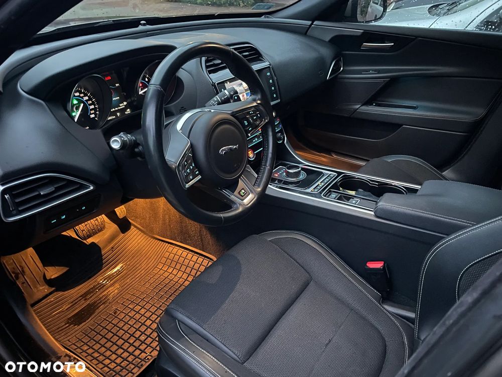 Jaguar XE 20d R-Sport - 20