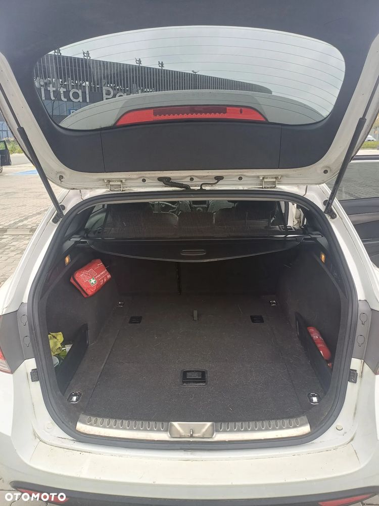 Hyundai i40 Kombi blue 1.6 Family+ - 8