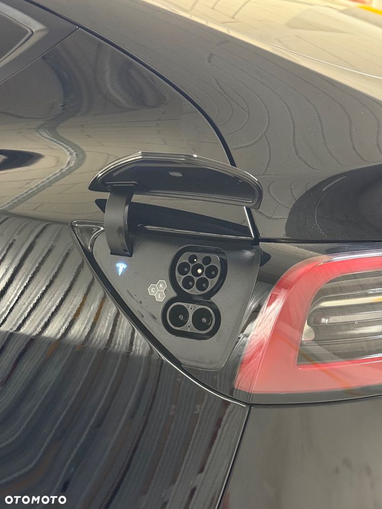 Tesla Model Y Long Range AWD - 5