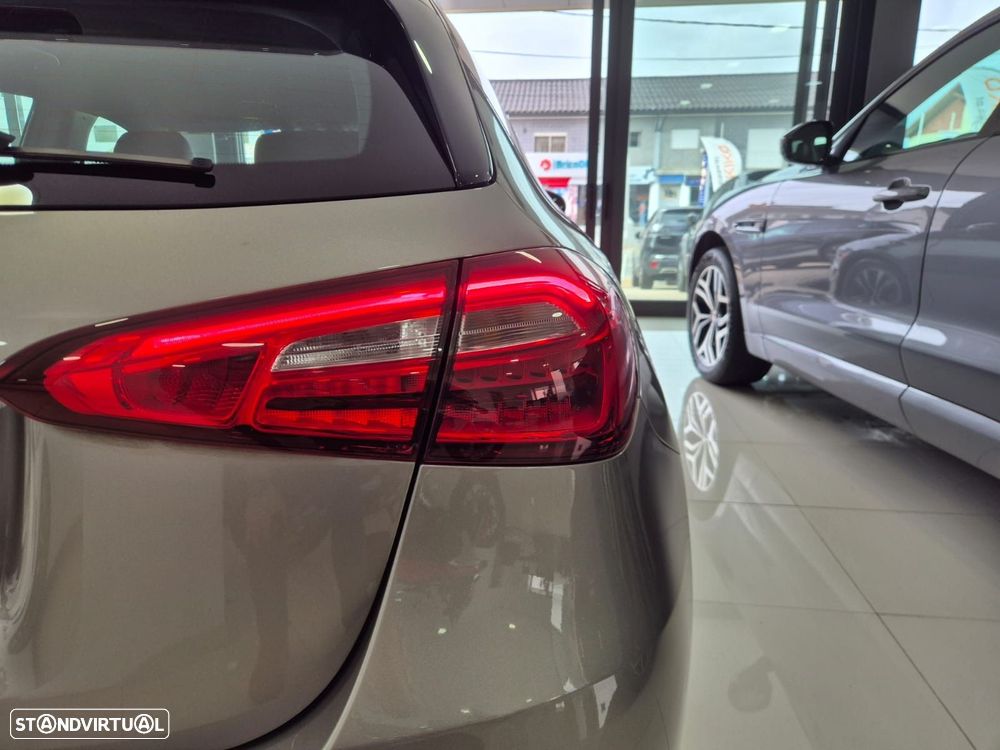 Mercedes-Benz A 180 d Style Plus - 8