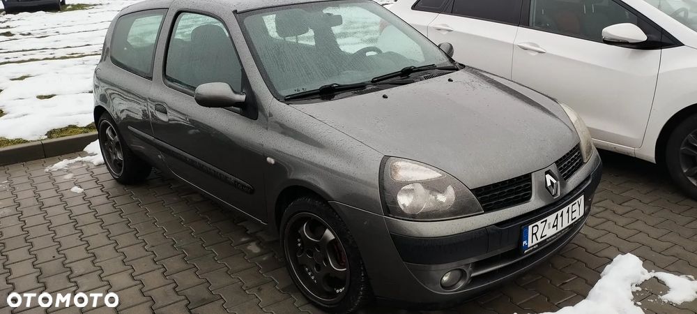 Renault Clio 1.6 16V Confort Dynamique - 2