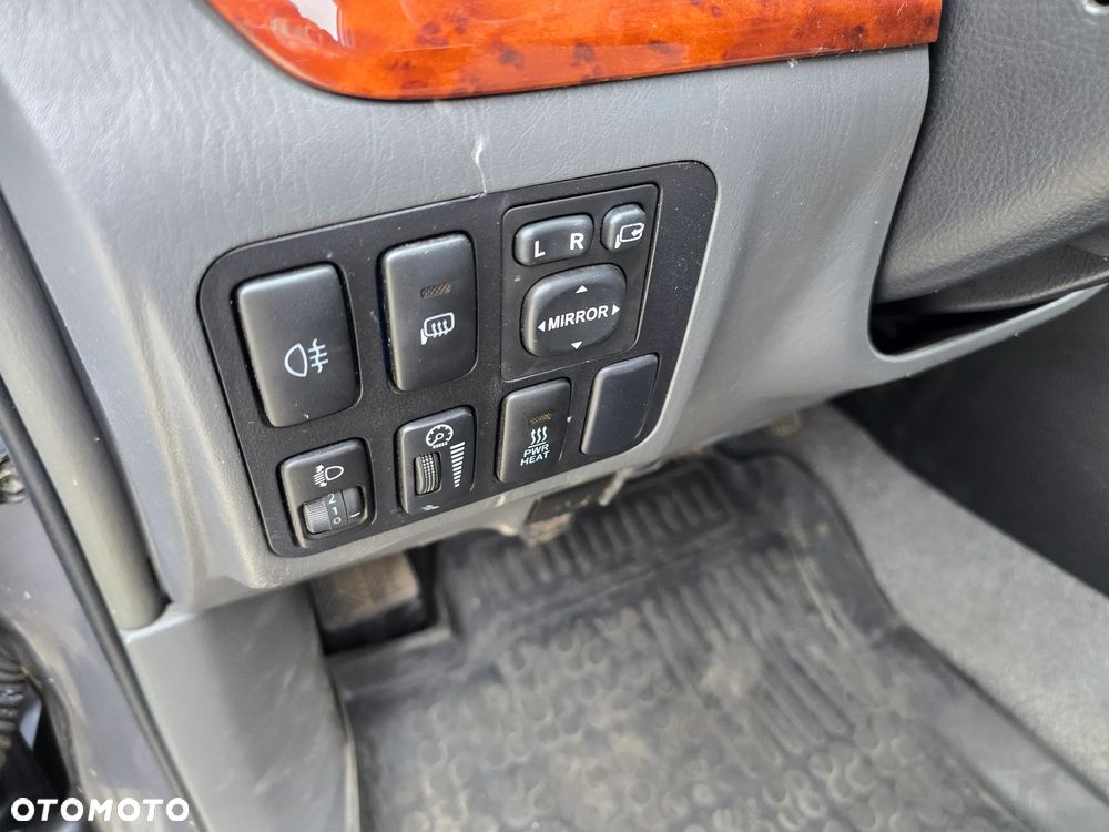 Toyota Land Cruiser - 25