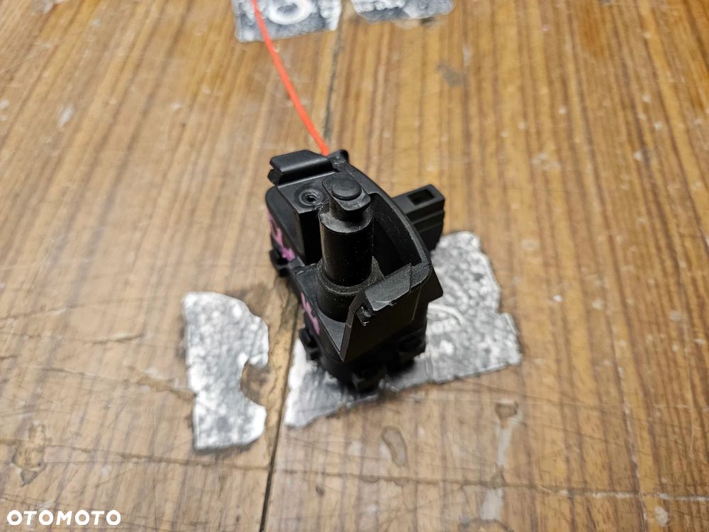 Siłownik 8K0862153D 4F0862165A Silniczek Elektryczny Cięgno Zamek Klapki Wlewu Paliwa Awaryjne Otwieranie Audi A4 B8 A5 A6 Q5 - 5