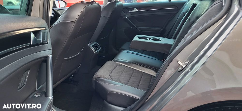 Volkswagen Golf - 36