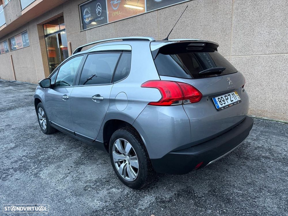 Peugeot 2008 1.2 PureTech Allure - 5
