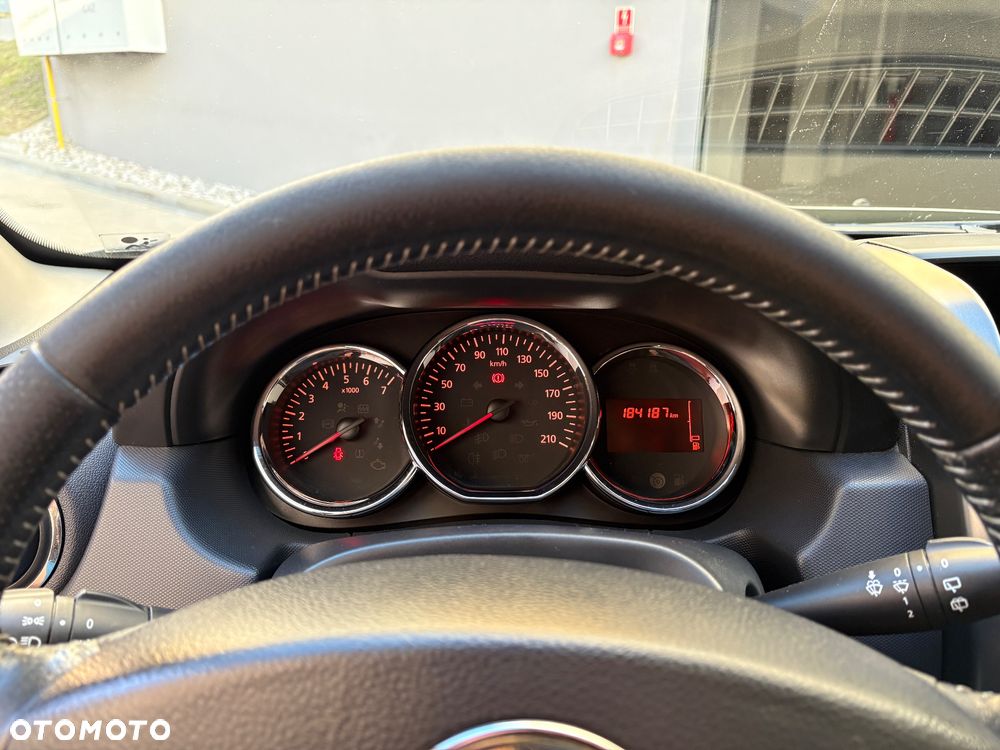 Dacia Duster 1.6 Laureate Euro5 - 9