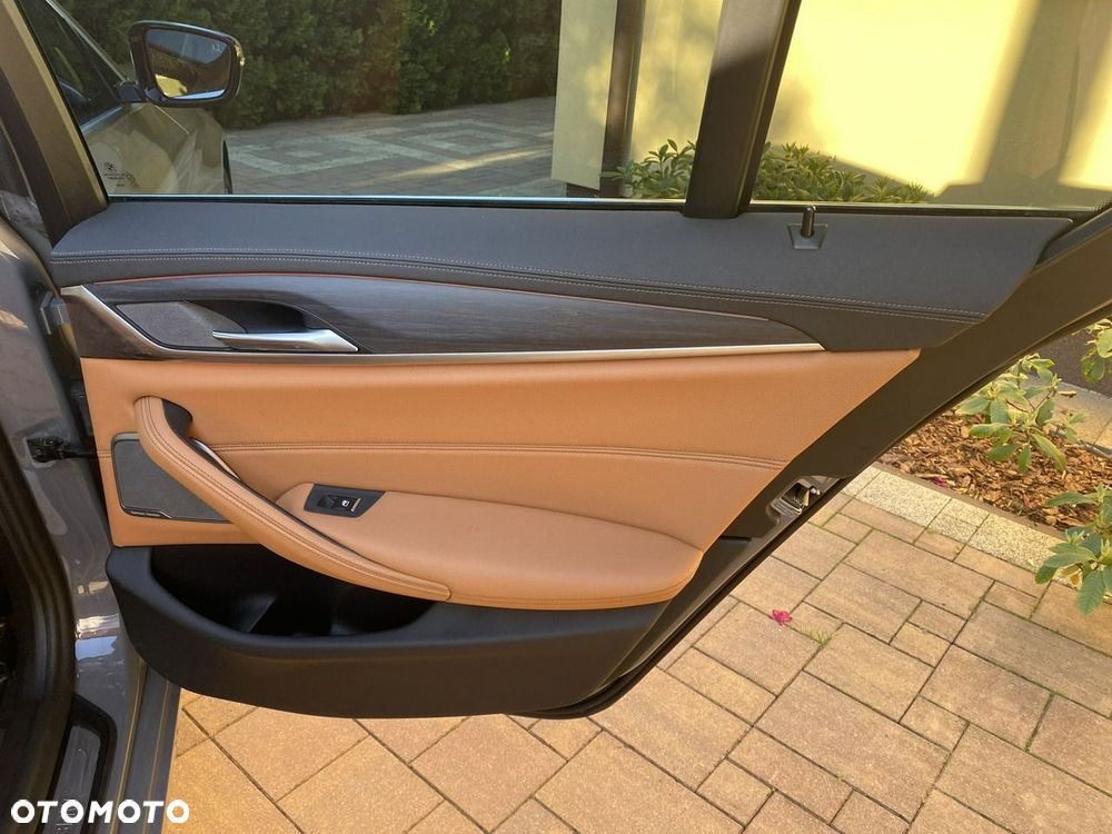 BMW Seria 5 530i xDrive mHEV Luxury Line - 36