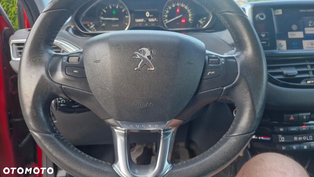 Peugeot 208 120 VTI Intuitive - 23