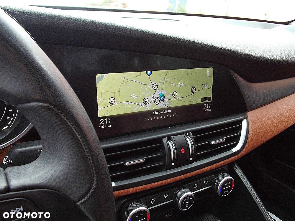 Alfa Romeo Giulia 2.2 AT8 Business - 18
