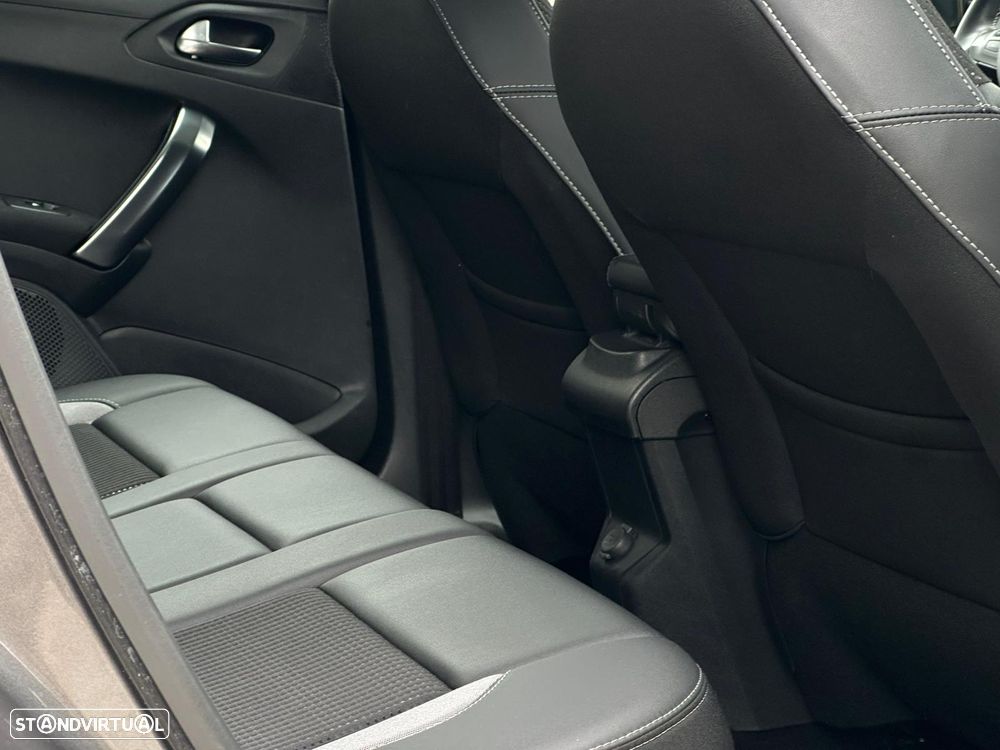 Peugeot 2008 PureTech 110 GPF Stop&Start EAT6 Allure - 26