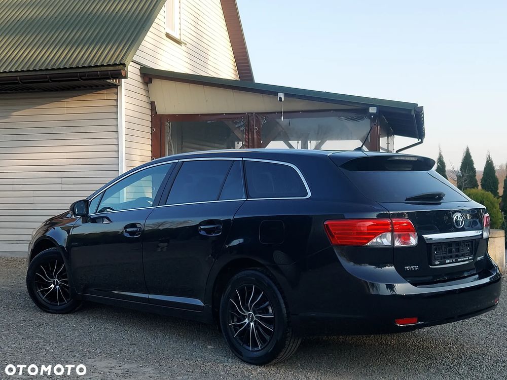 Toyota Avensis - 16