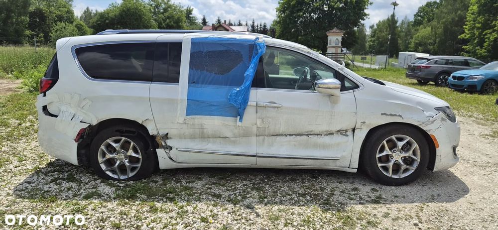 Chrysler Pacifica - 4