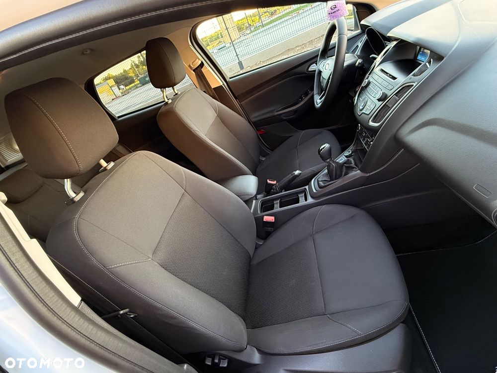 Ford Focus 1.6 Titanium - 25