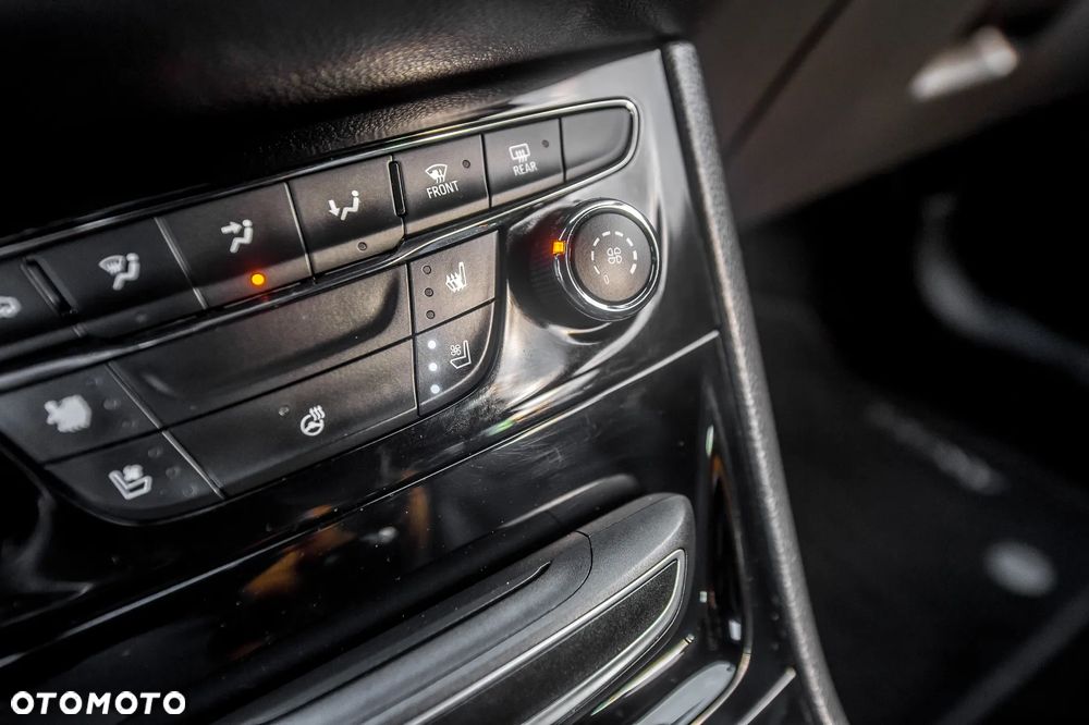 Opel Astra V 1.4 T Dynamic S&S - 31