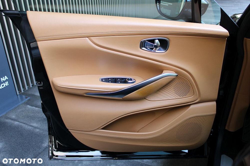 Aston Martin DBX - 31