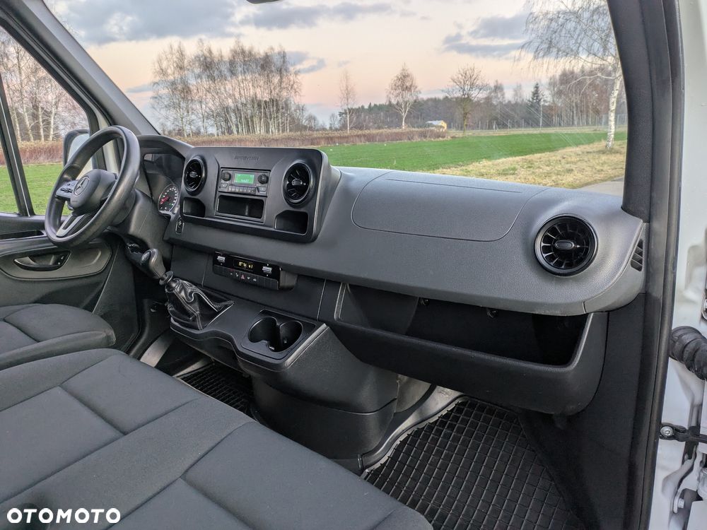 Mercedes-Benz Sprinter - 14