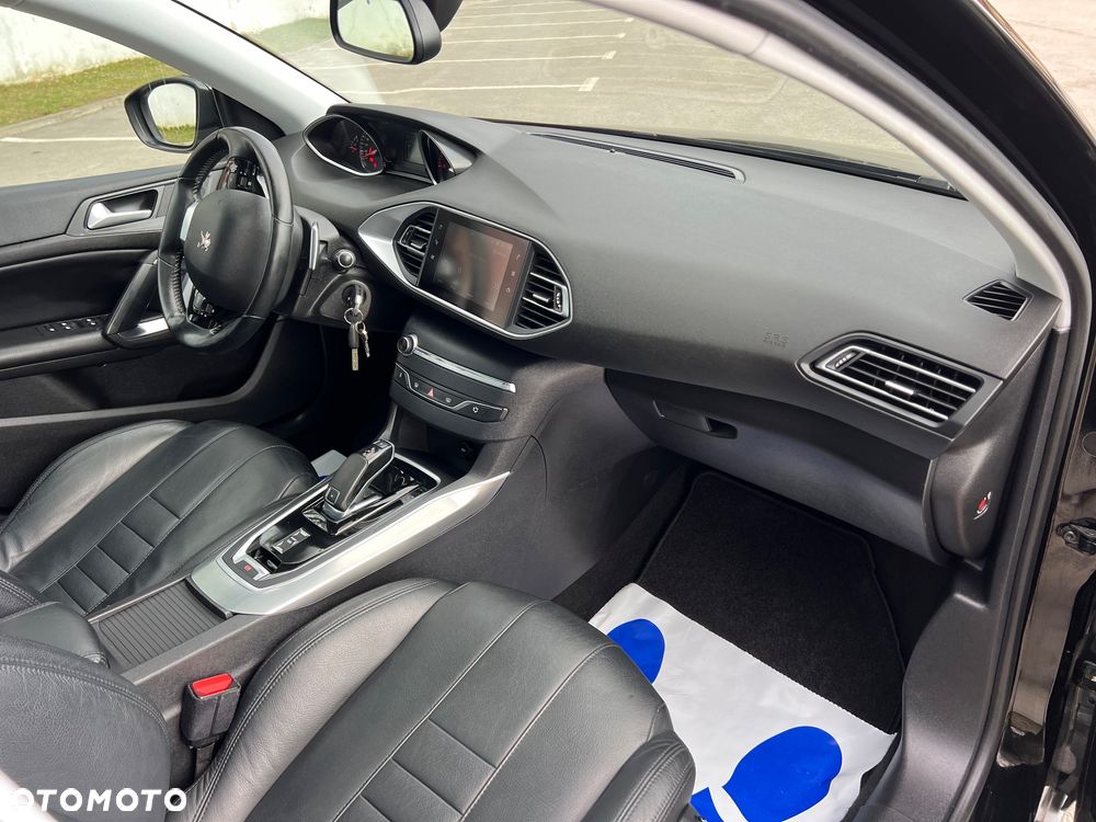 Peugeot 308 - 8