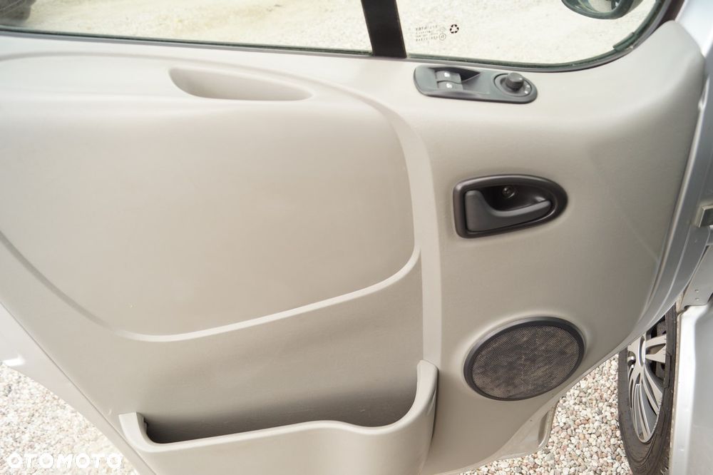 Renault Trafic - 13