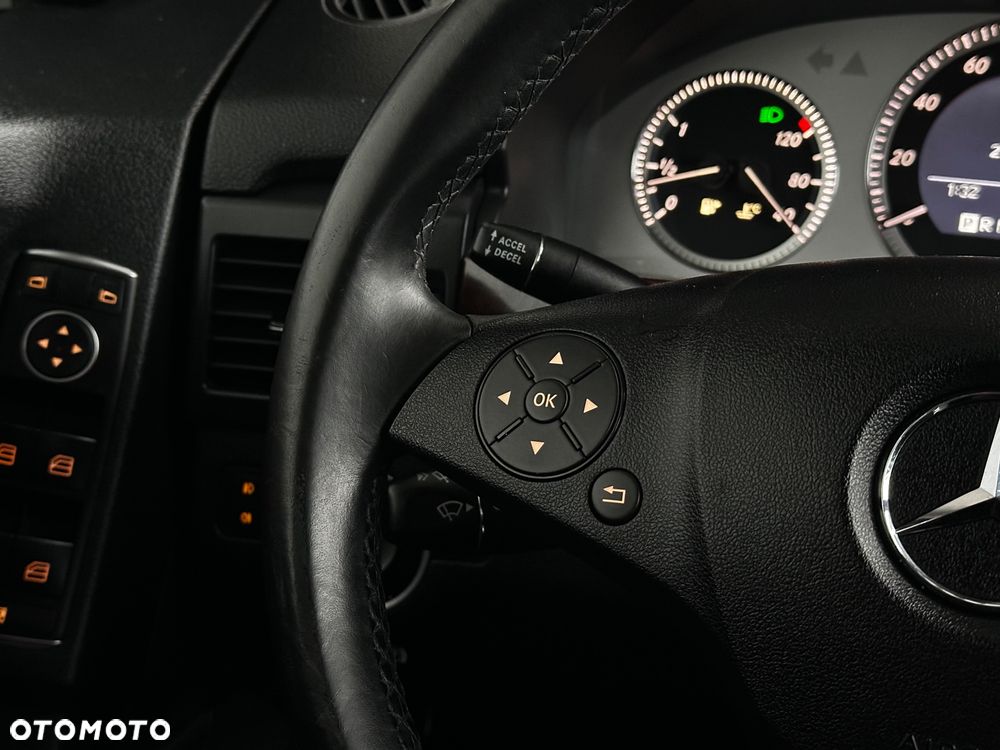 Mercedes-Benz GLK 350 4Matic 7G-TRONIC - 22