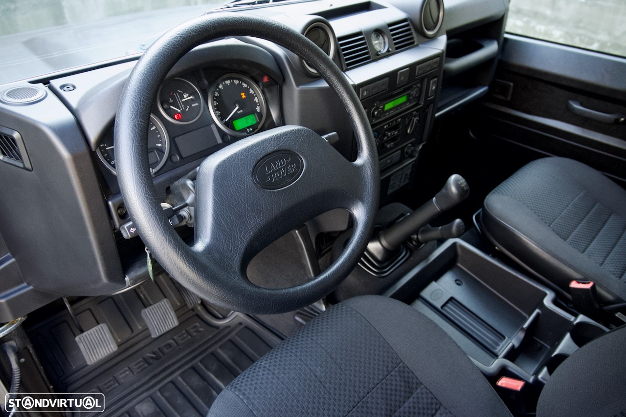 Land Rover Defender 110 SW 2.4 CRD S - 33