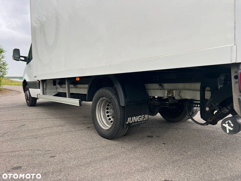 Mercedes-Benz Sprinter - 11