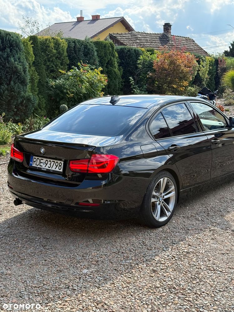 BMW Seria 3 2012 photo 2