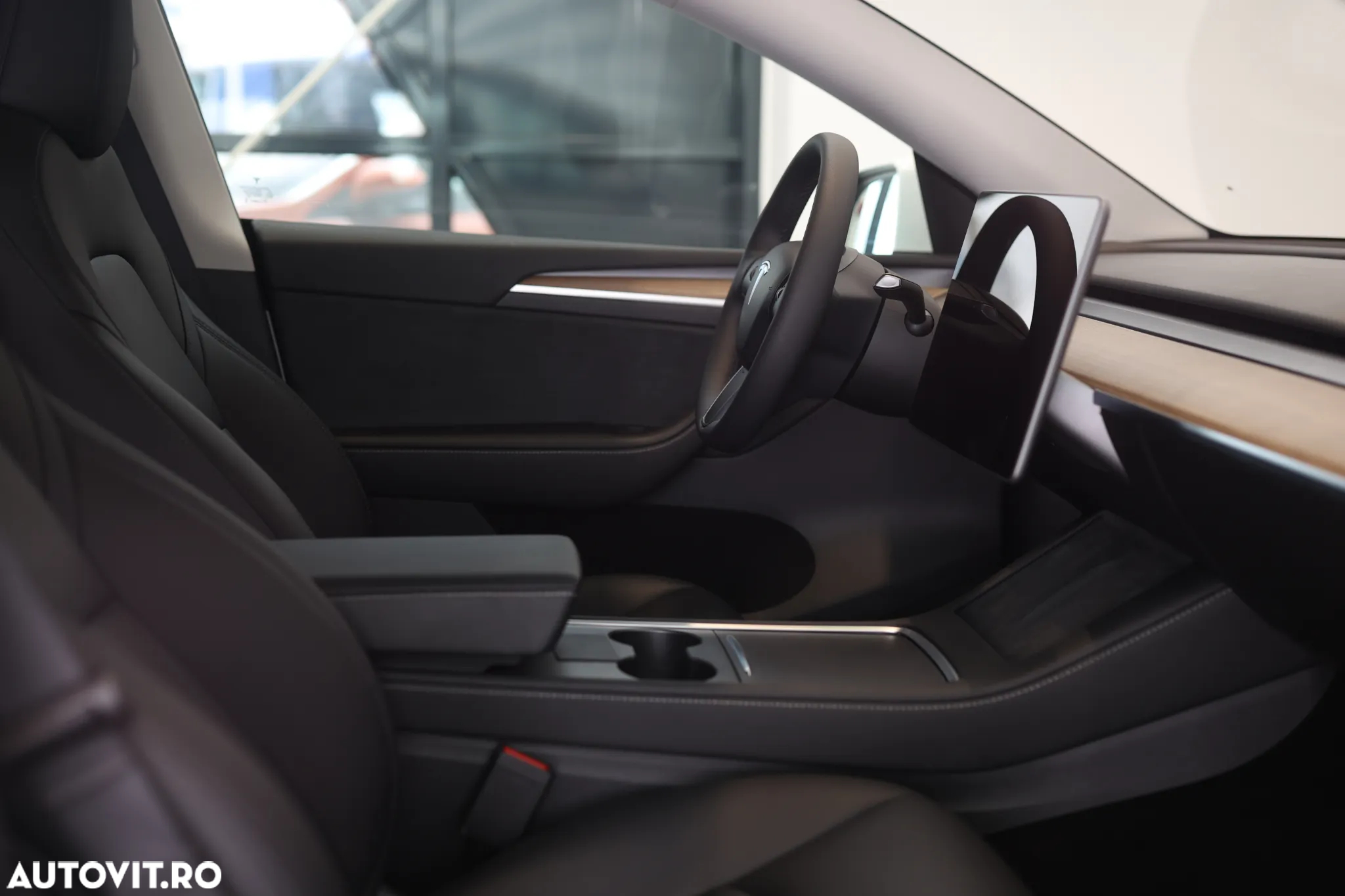 Tesla Model Y Long Range Dual Motor AWD - 9