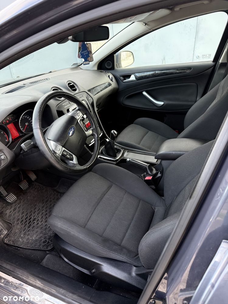 Ford Mondeo 2.0 FF Ghia - 9