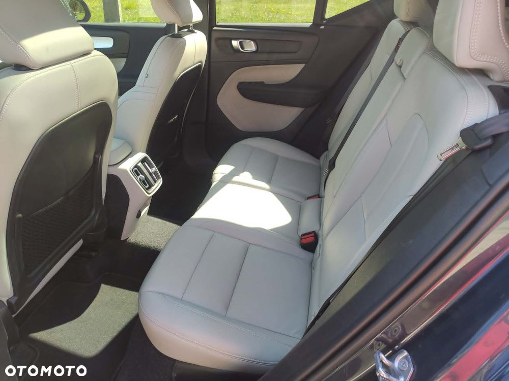 Volvo XC 40 T5 AWD Momentum - 9