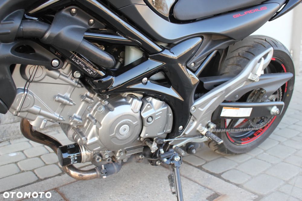 Suzuki Gladius - 6