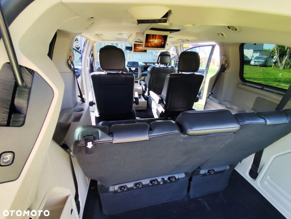 Chrysler Town & Country 3.6 Limited - 8