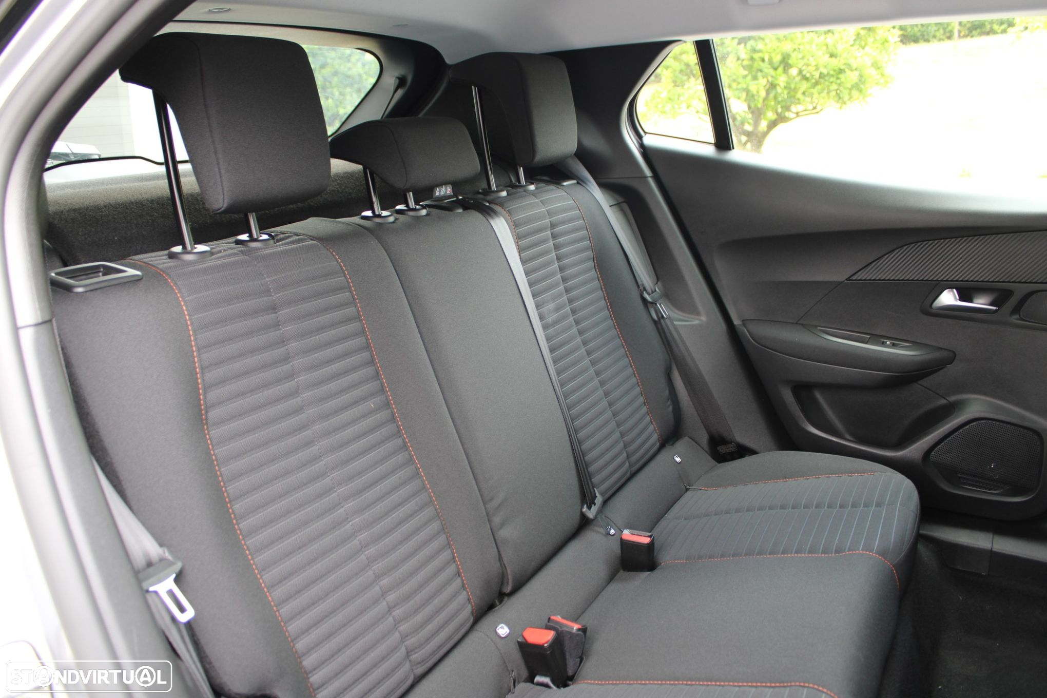 Peugeot e-2008 50 kWh Active Pack - 27