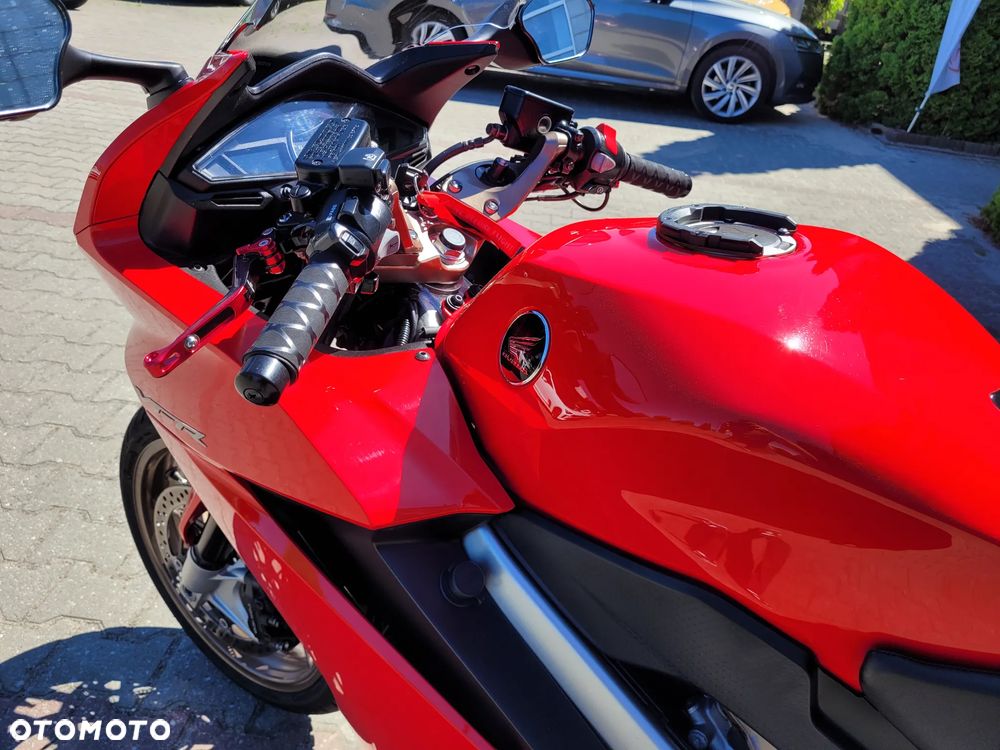 Honda VFR - 21