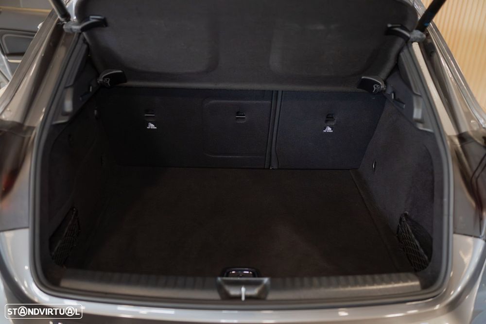 Mercedes-Benz GLA 200 - 23