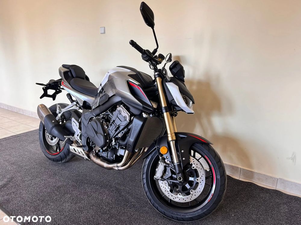 QJMOTOR SRK 800 - 6