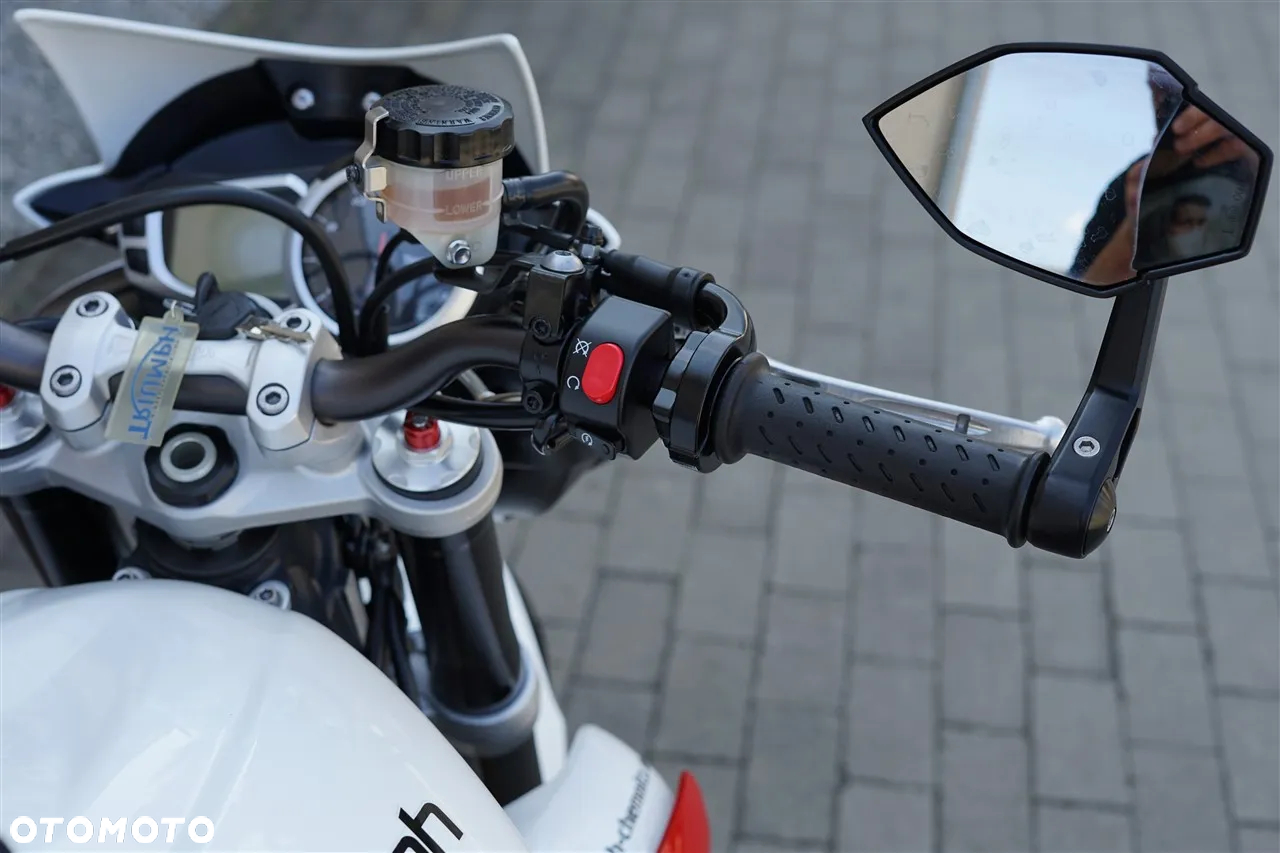 Triumph Street Triple - 16