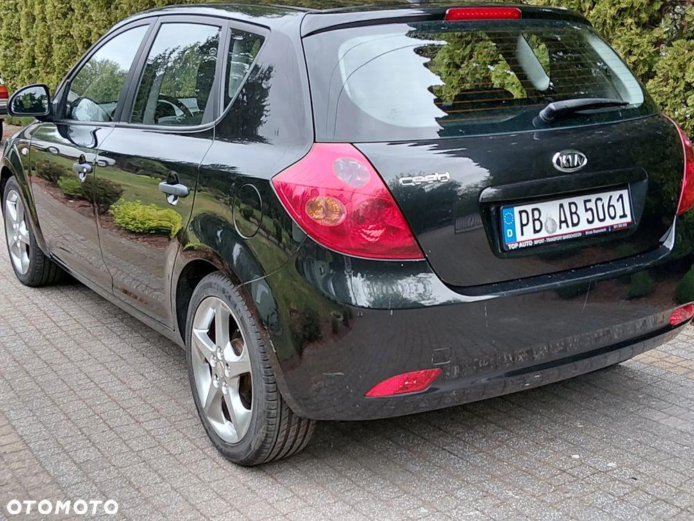 Kia Ceed - 4
