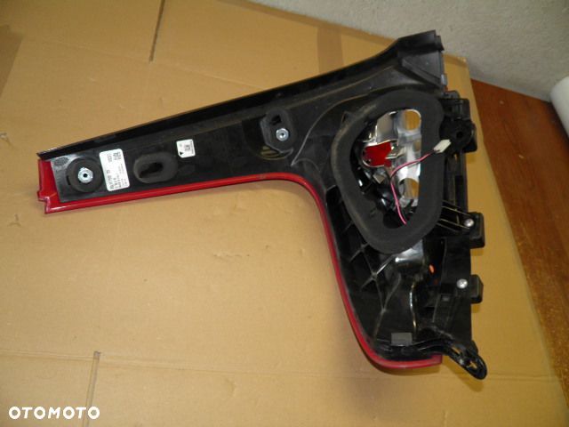 LAMPA TYLNA PRAWA VOLVO V40 XC40 - 7