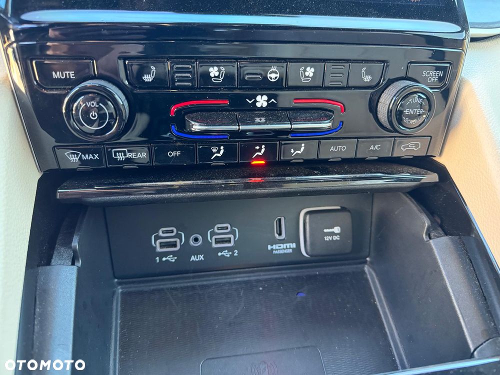 Jeep Grand Cherokee - 24