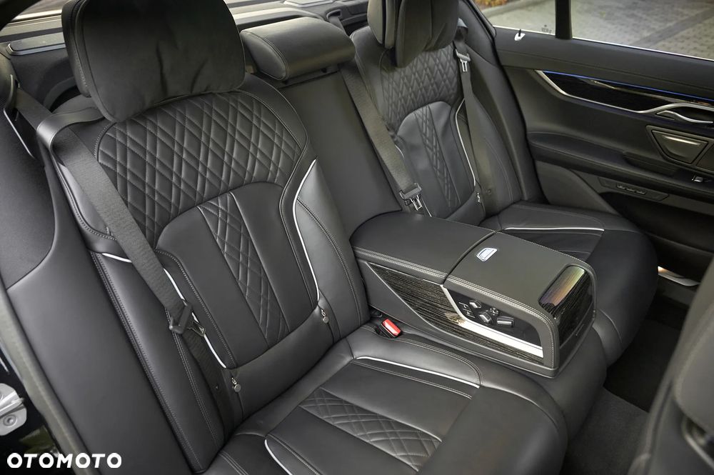 BMW Seria 7 730d xDrive mHEV - 27