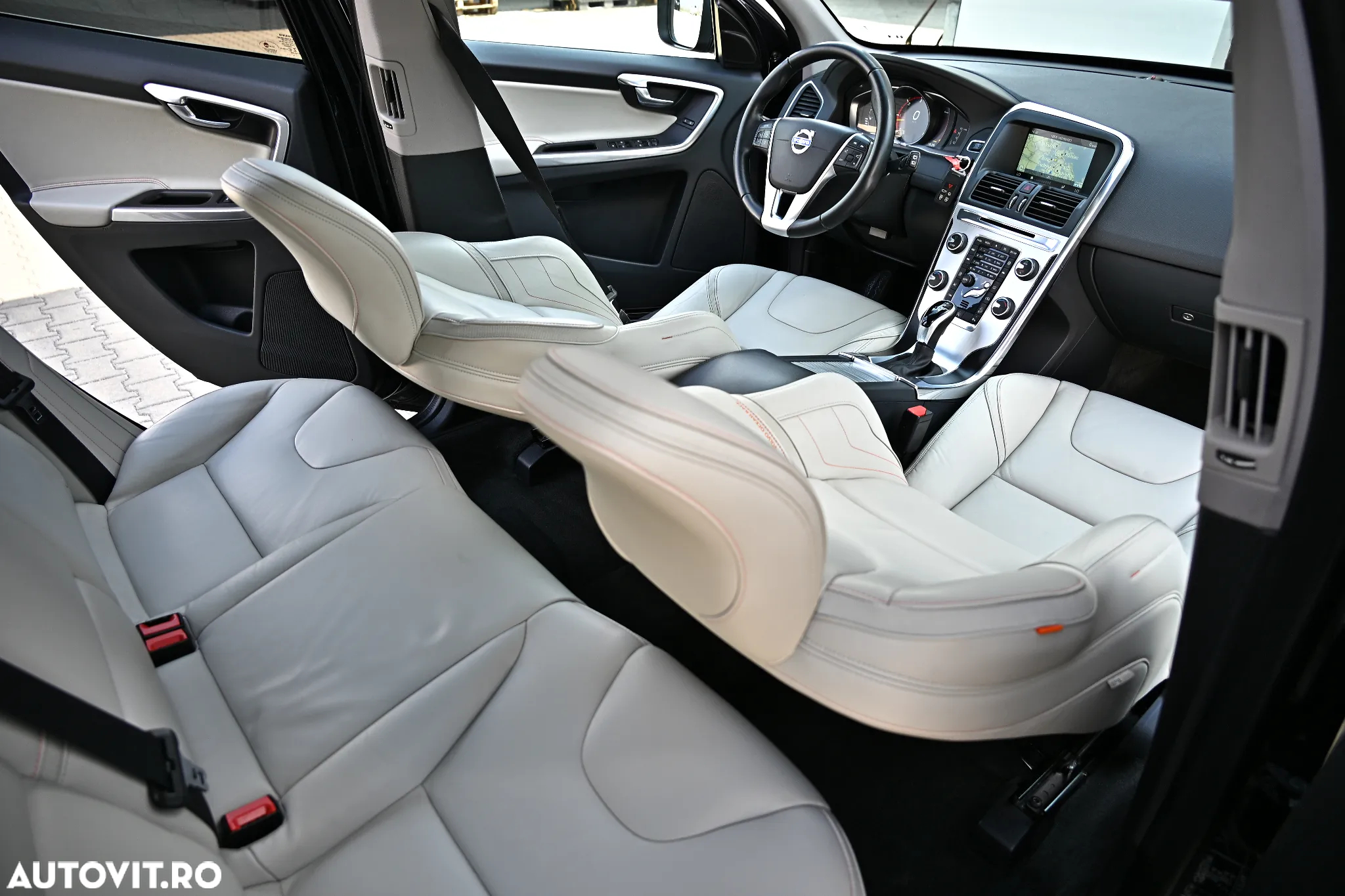 Volvo XC 60 D4 AWD Geartronic Ocean Race - 27