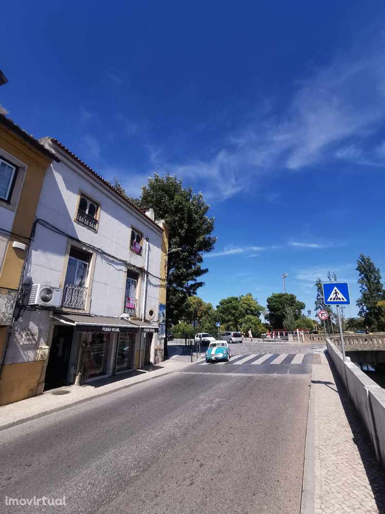 Prédio com localização de excelência na cidade de Tomar - P2986/23 - Grande imagem: 3/23