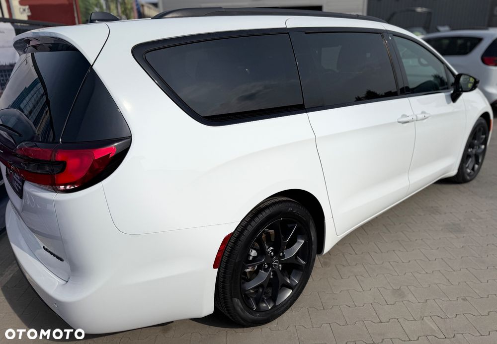 Chrysler Pacifica - 10